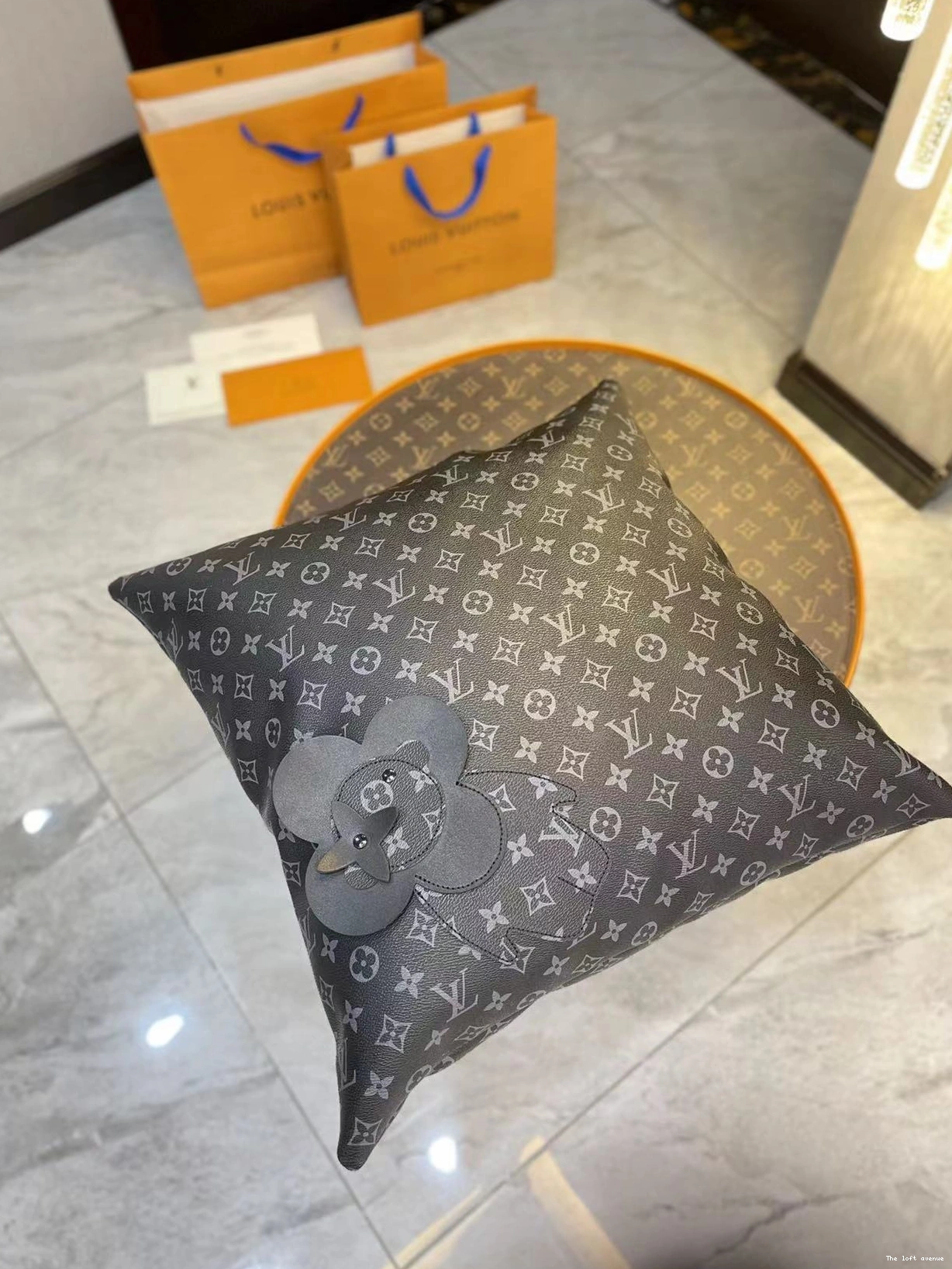 PILLOW LV VIVIENNE CUSTOM 0817